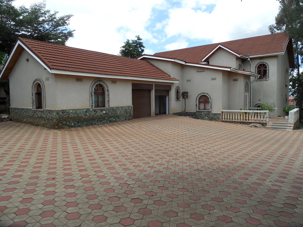 Beautiful 5 Bedroom House in Njiro