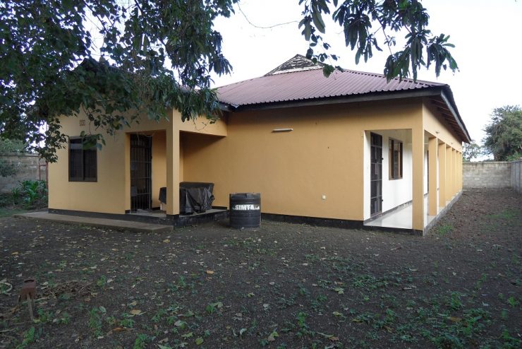 5 Bedroom House in Njiro, Industrial Area. Ideal for office.