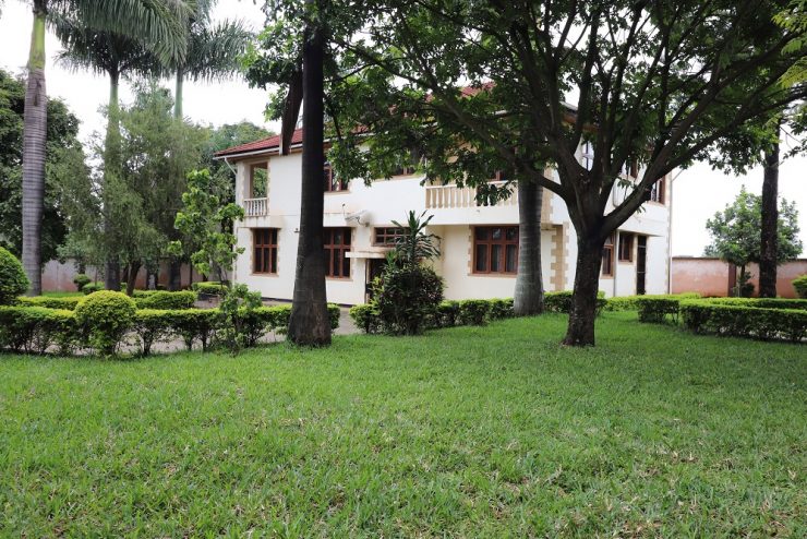 4bedrooms on 2acres Njiro