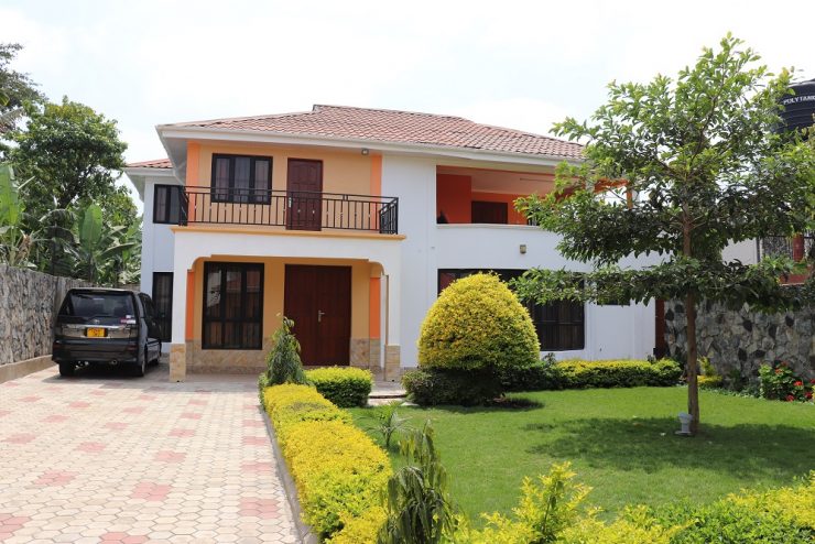 5 Bedroom House in Sakina