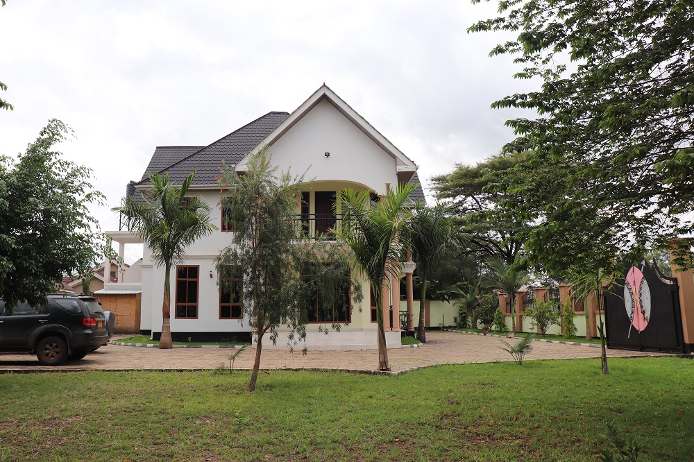 4 Bedroom House for rent with all rooms Self Contained