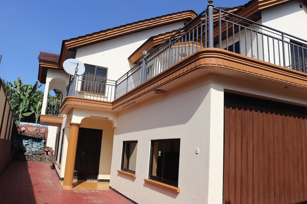 4 Bedroom Close to TANAPA