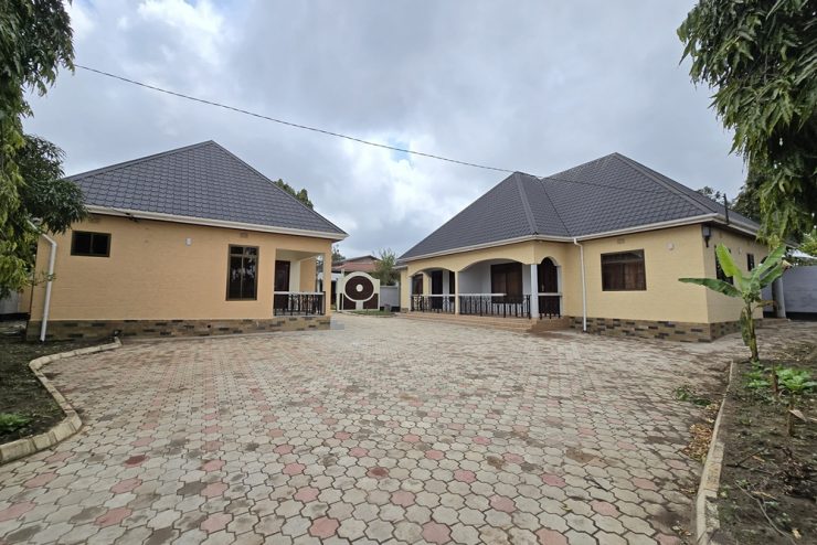3-Apartment Compound for Rent – Spacious 2-Bedroom Units
