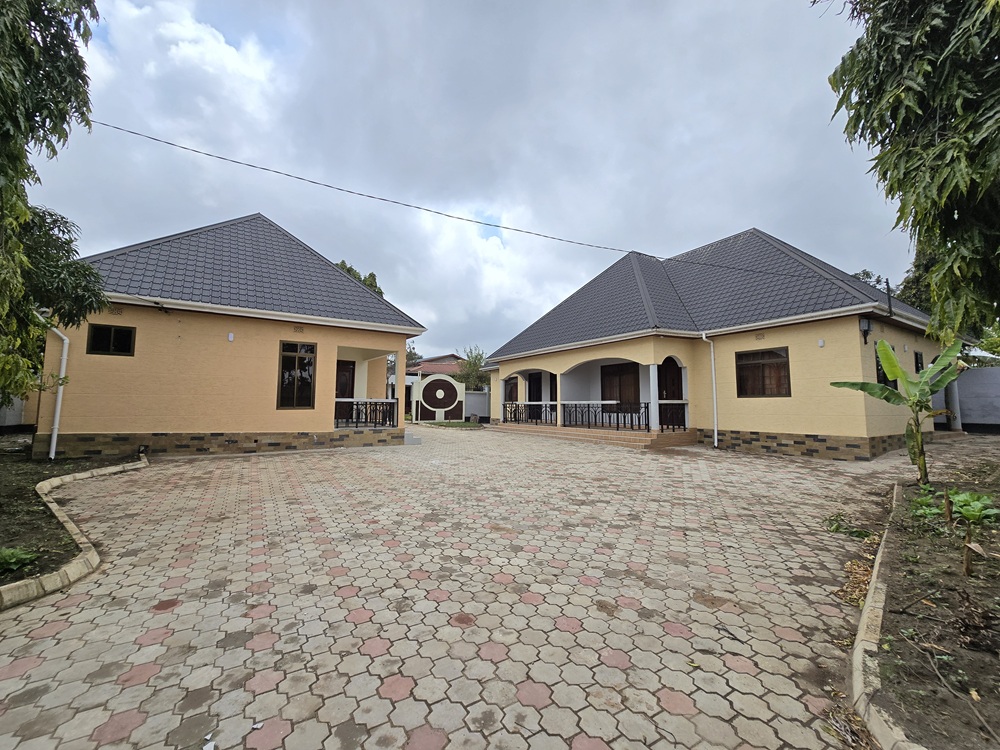 3-Apartment Compound for Rent – Spacious 2-Bedroom Units