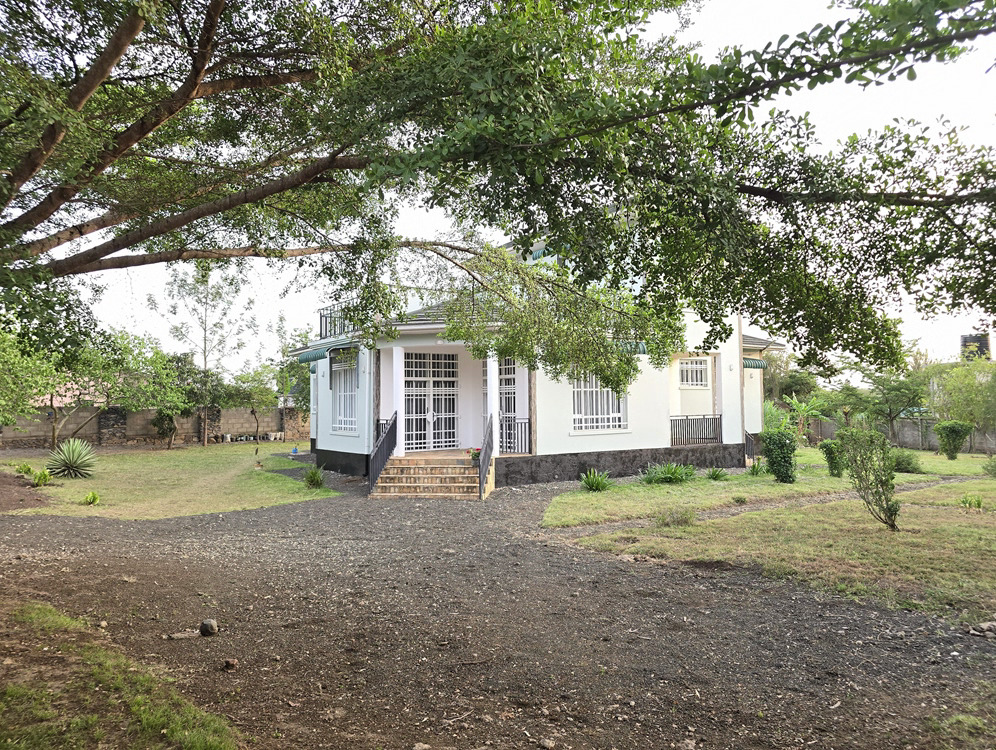 Spacious 4-Bedroom Family Home with Large Garden – USA River